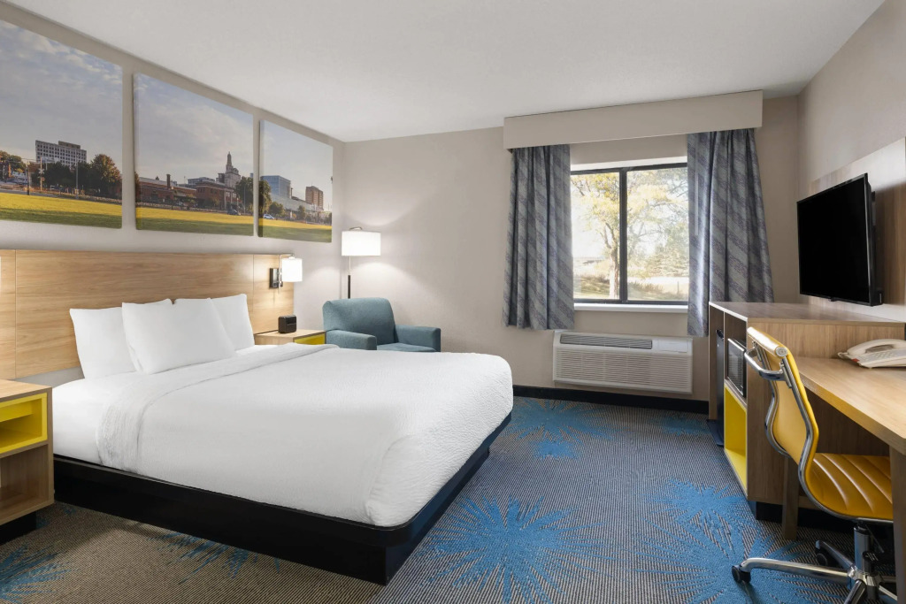 Days Inn by Wyndham Davenport