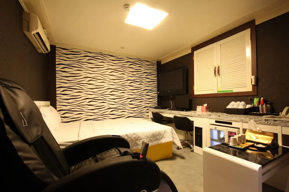 Rose Motel