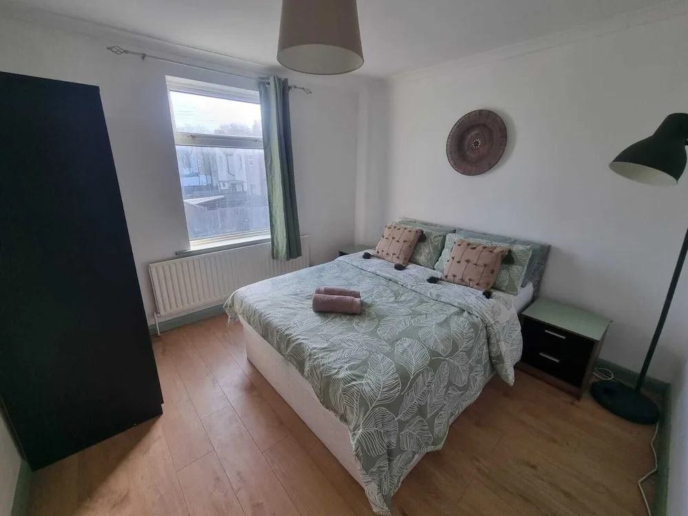 Elegant 4-bed House in Dartford