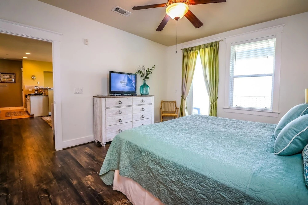 Pelican Pointe 2 Bedroom Condo