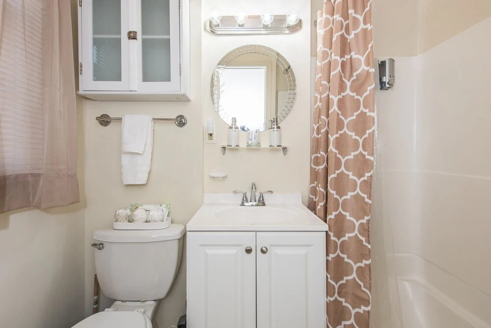 CH2 & CH3 - Fully Furnished Spacious Oasis Dog-friendly 2BR Capitol Hill