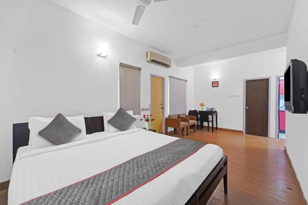 OYO Townhouse 1005 G Silver Hotels & Resorts
