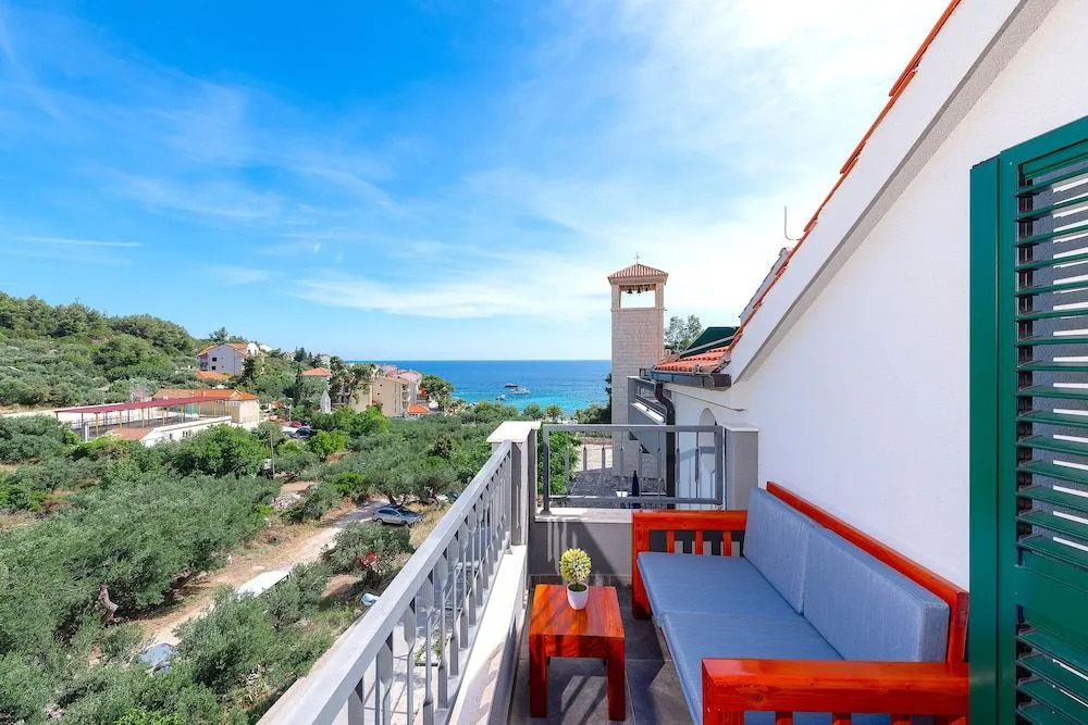 Luxurious Apartments Maslina with Beach