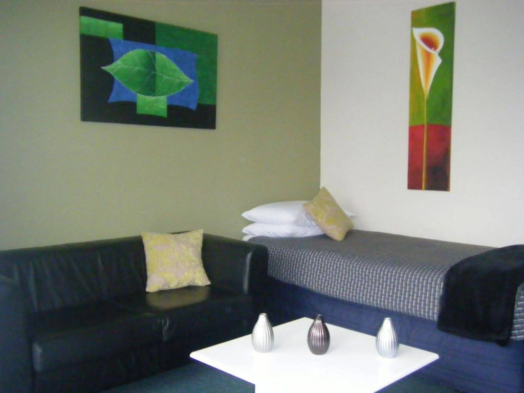 Camellia Court Motel