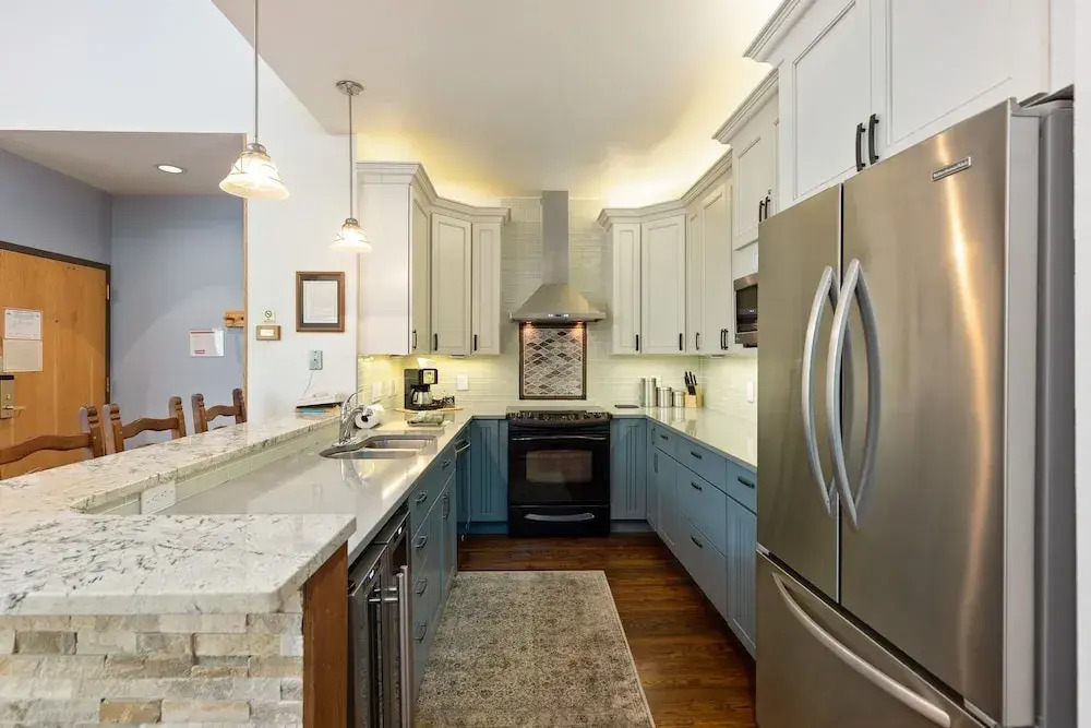 2708 Chateaux Dmont 3 Bedroom Condo