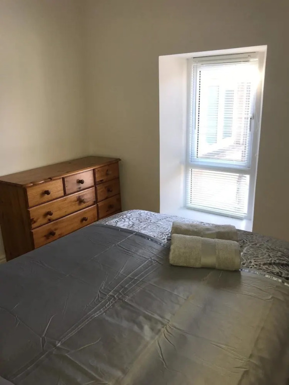 Newly refurbished 3 Bed House Near City