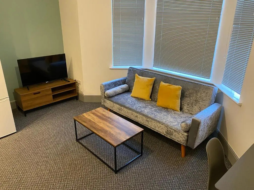 *Central *Studio Flat *Free Parking, Wifi, Netflix