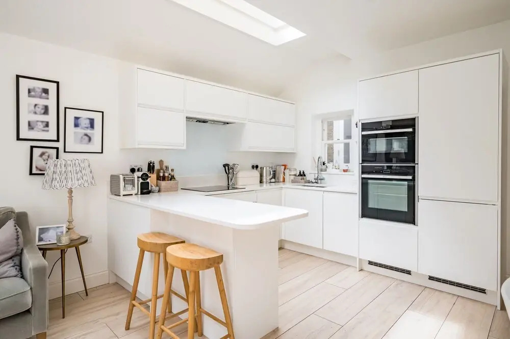 Spacious Three Bedroom Garden Flat Near Clapham Common by Underthedoormat