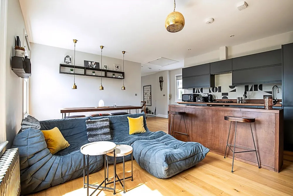 Rustic and Contemporary Haven in Brixton