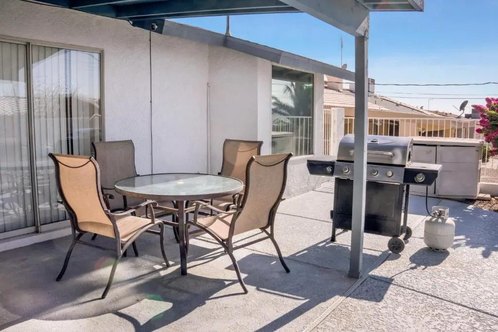 *New* Cozy Pool Home - Heart Of Lake Havasu
