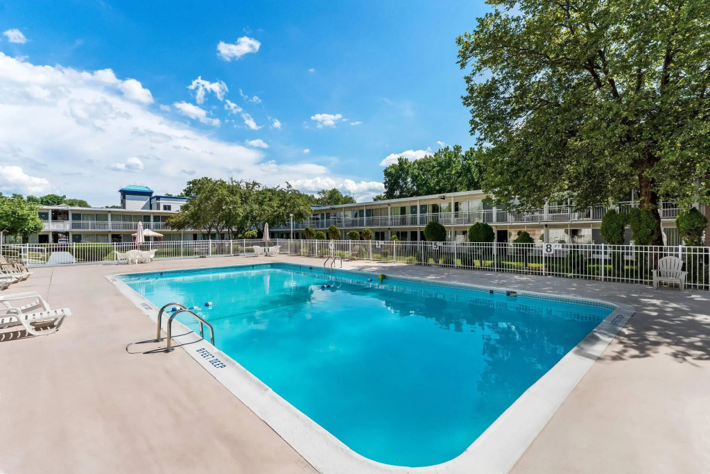 Howard Johnson by Wyndham Albany