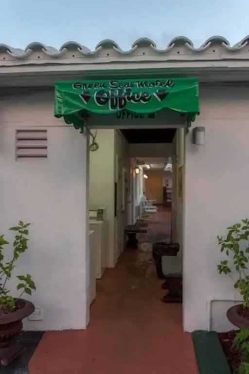 Green Seas Motel
