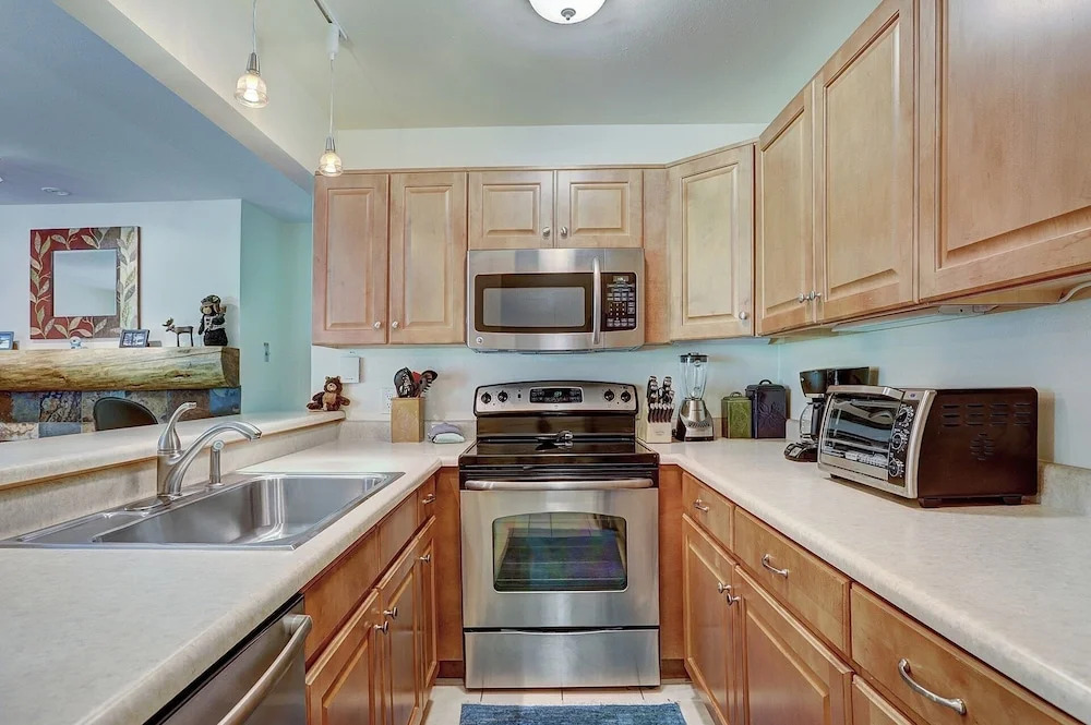 1182 Flying Dutchman 2 Bedroom Condo by RedAwning