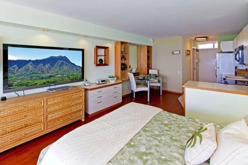 Sans Souci 702 Studio Bedroom Condo