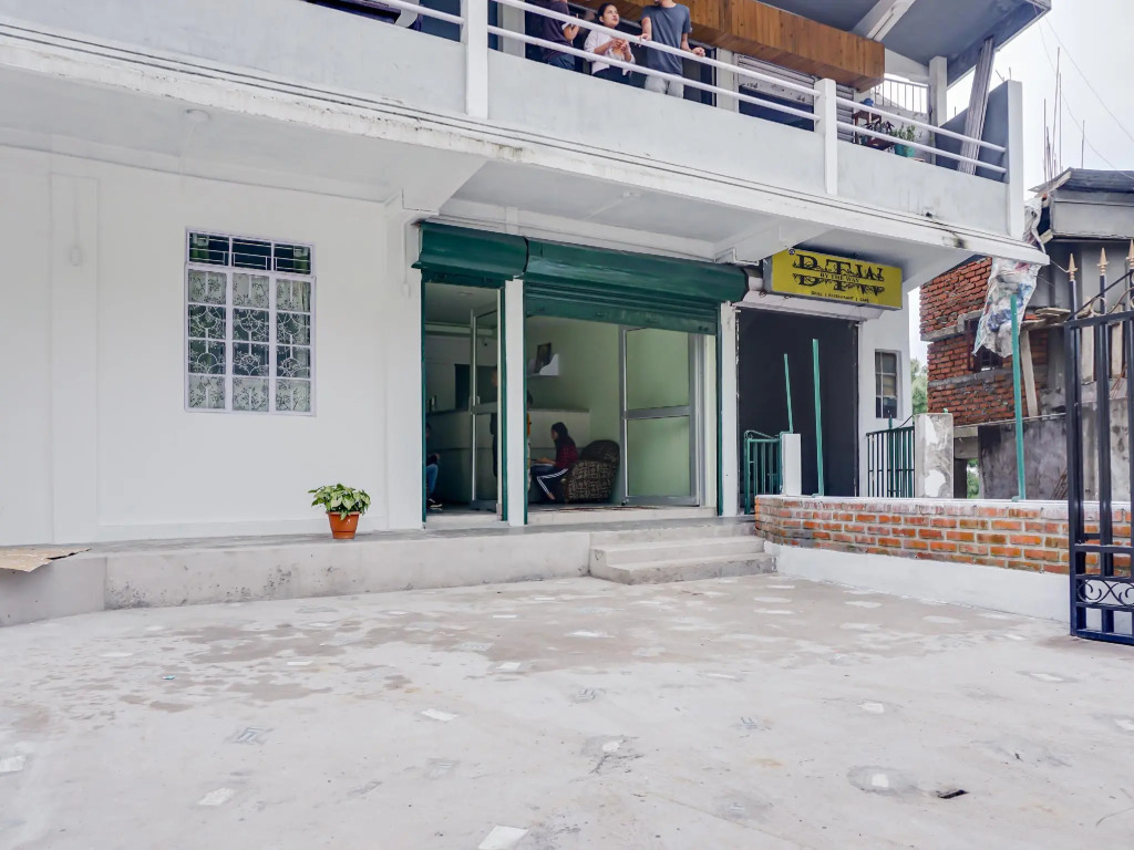 OYO Flagship 48518 Deimaia Guest House