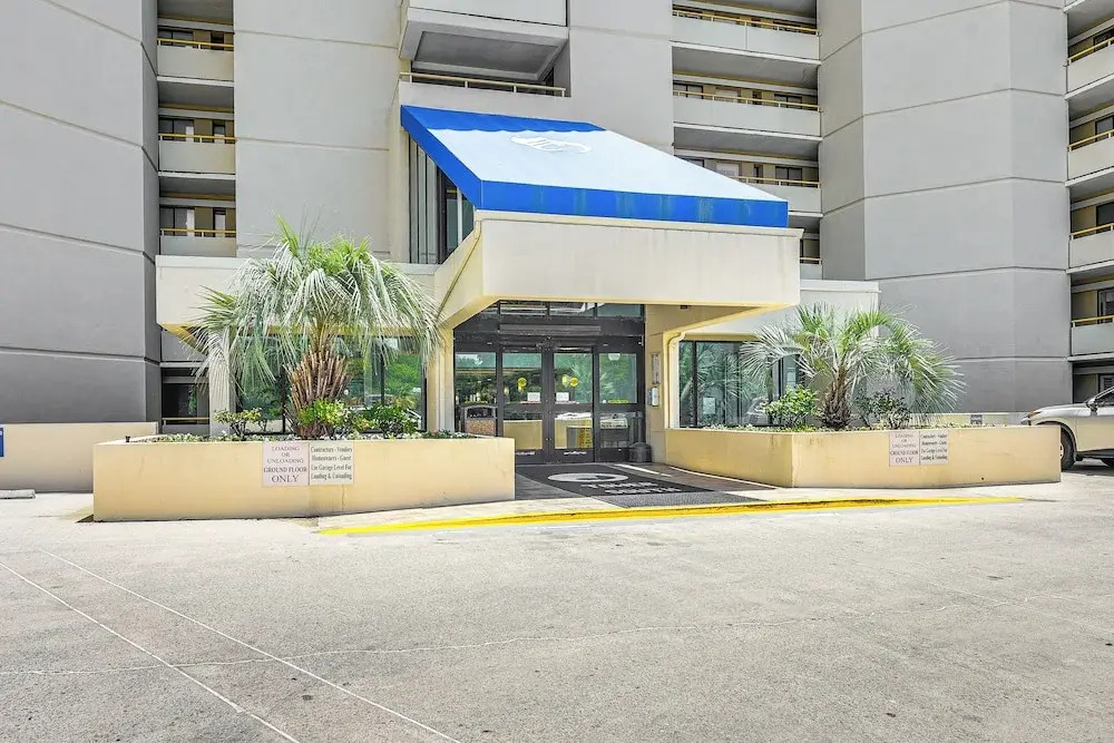 Oceanfront Resort Condo w/ Pools in Myrtle Beach
