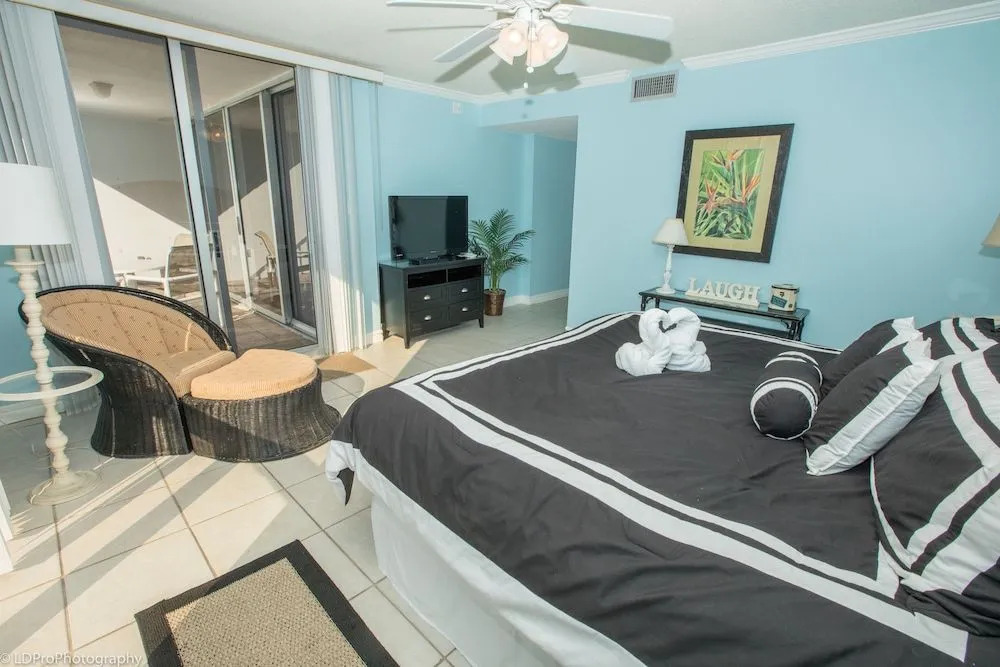Shoreline Towers 2074 2 Bedroom Condo by RedAwning
