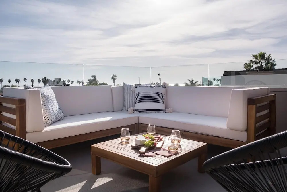 Iris by Avantstay - Modern Home w/ 3 Patios & Rooftop Views