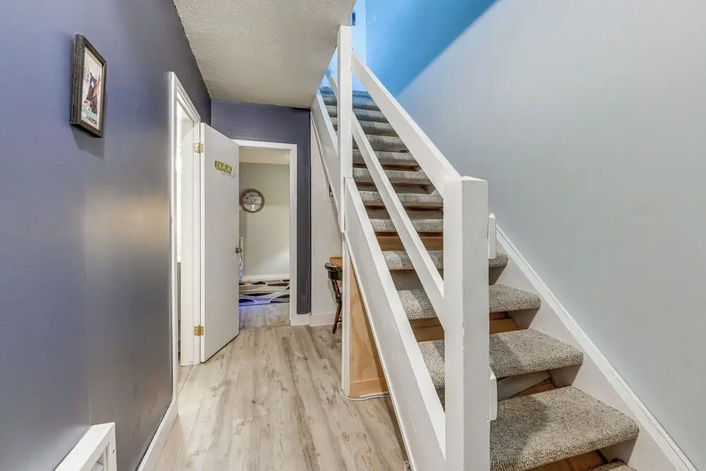 < 1/2 Mi to Sugarbush Resort: Condo w/ Deck!