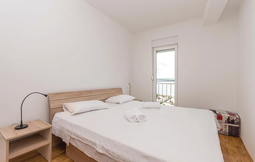 Beautiful Apartment in Maslenica With 3 Bedrooms and Wifi