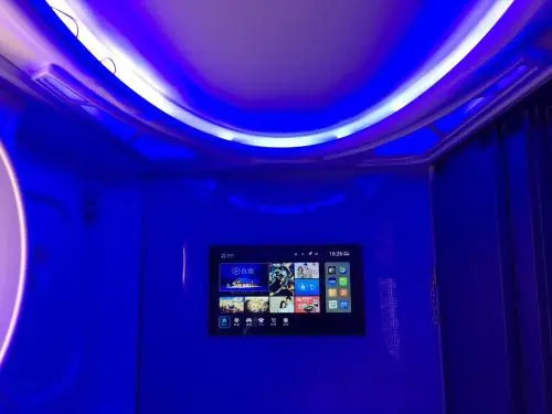 1012 Capsule Hostel