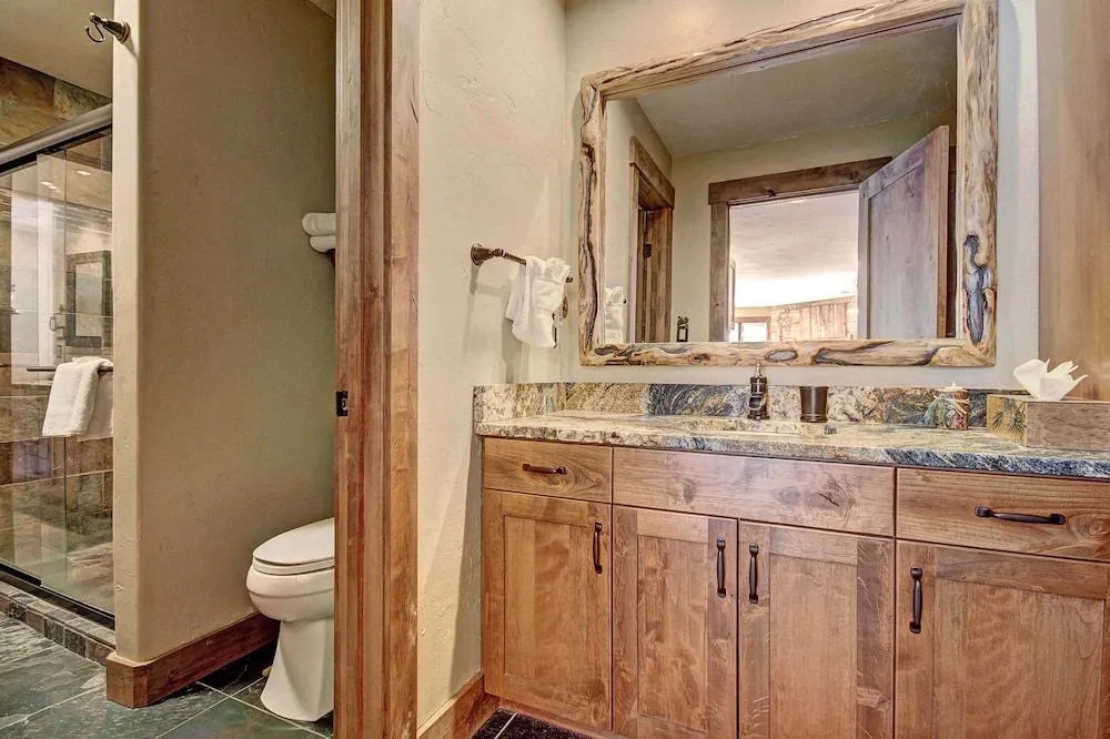 1710 The Willows 1 Bedroom Condo by RedAwning