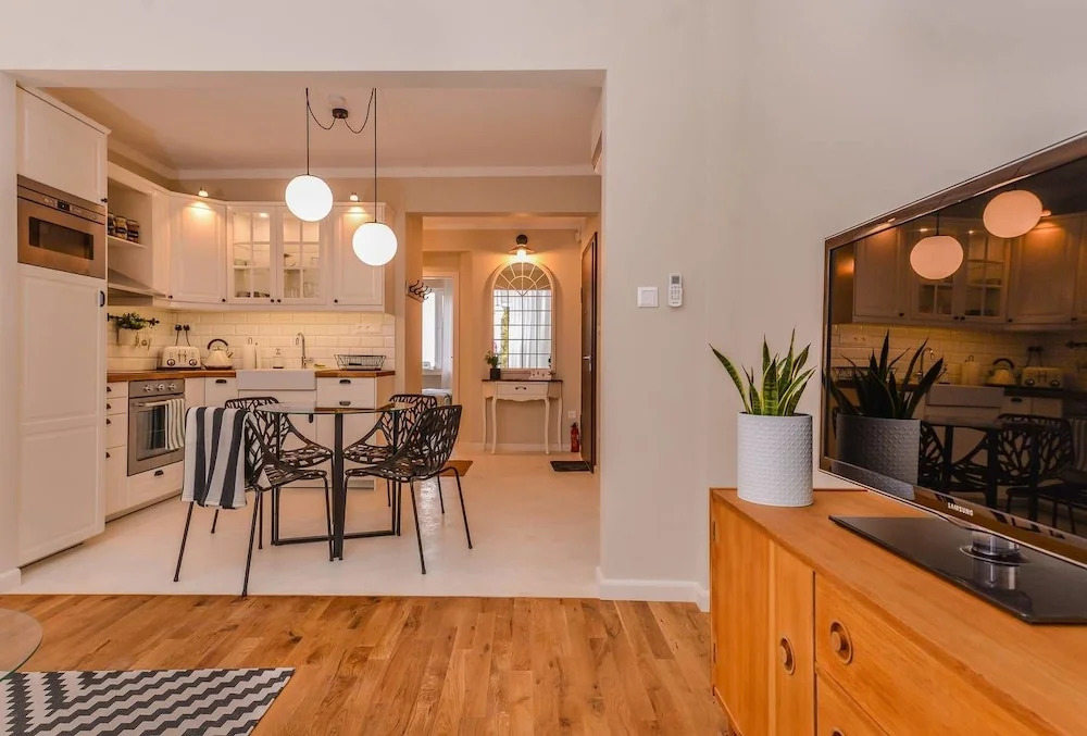 FM Luxury 2-BDR Apartment - Ccoellie