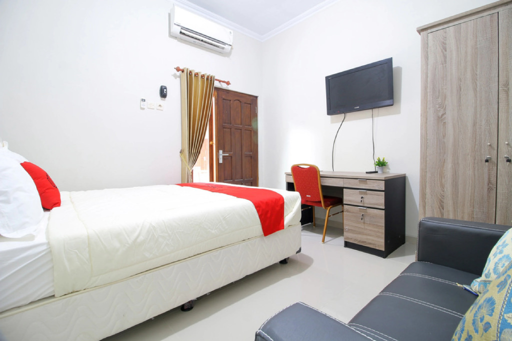 RedDoorz Plus near Rumah Sakit JIH