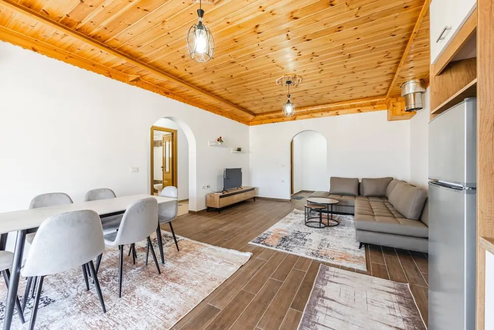 Hillside Apartment Gjirokast r 2 2BR With Balcony