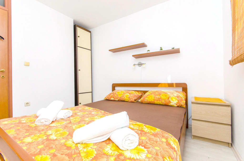 House With one Bedroom in Stari Grad, With Enclosed Garden and Wifi -