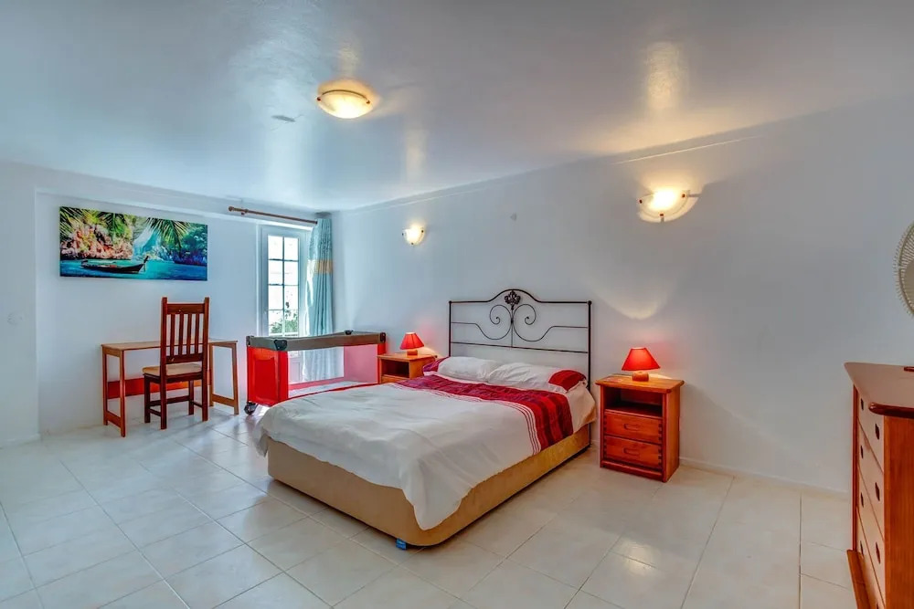 Villa Montenegro - Superbly Located Family Vila