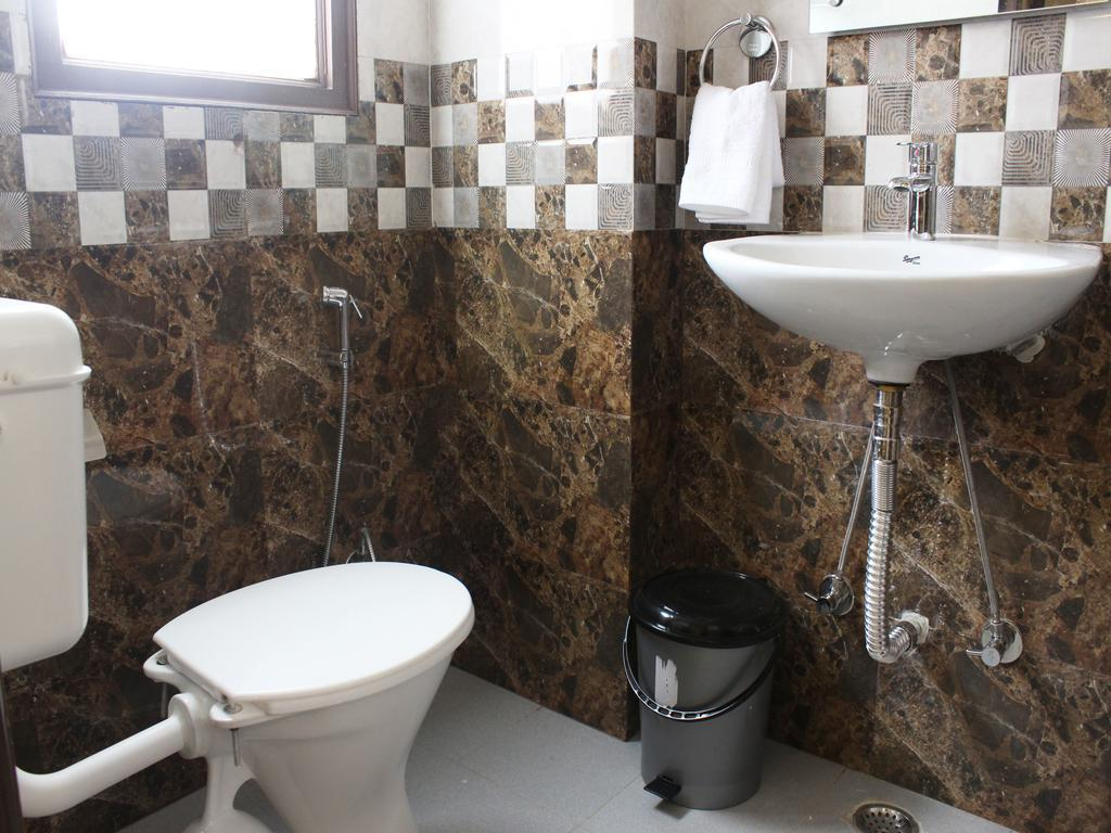 OYO 2384 Hotel Epic Inn
