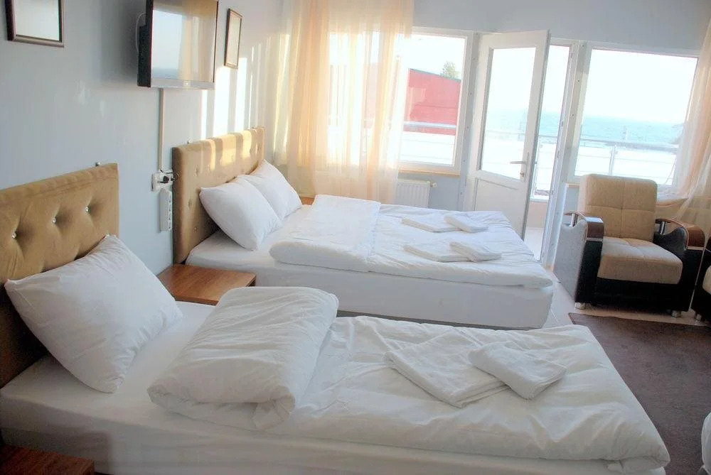 White Palace Apart