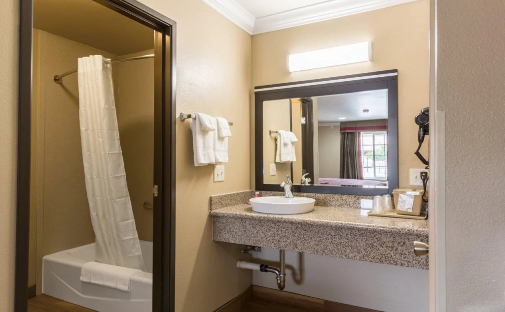 Econo Lodge Inn & Suites Escondido Downtown