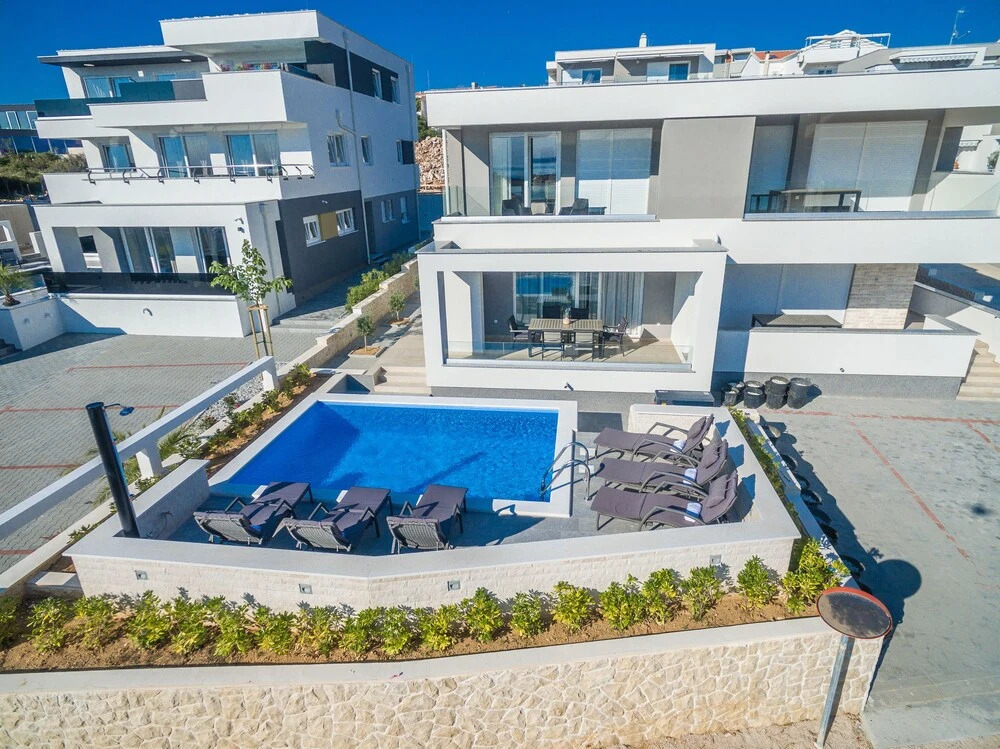 Apartments with Pool Villa Zora