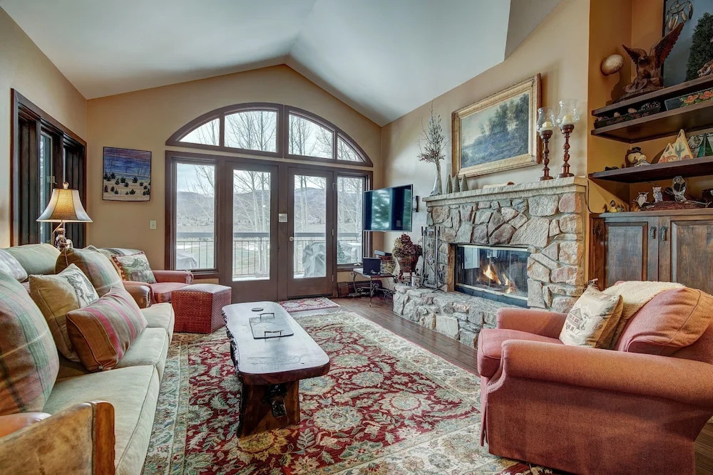 2br Condo In Arrowhead Village - 5 Minute Walk To Chairlift, Mountain Views! 2 Bedroom Condo by RedAwning