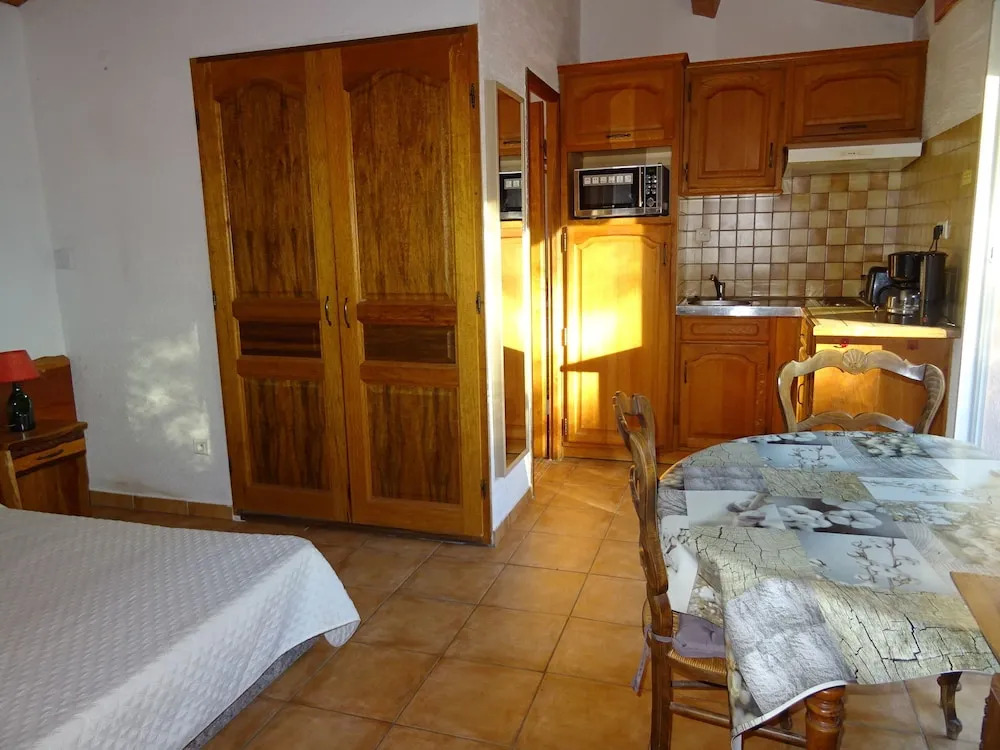 AU BOIS FLEURI Les Chambres dHôtes