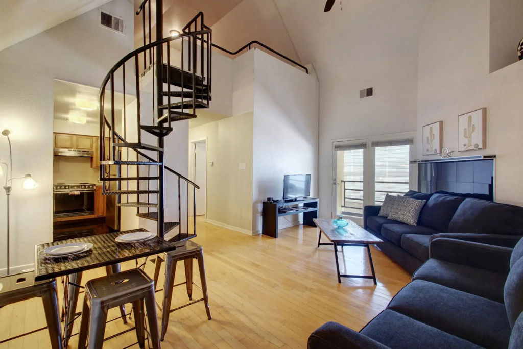 8 Bedroom Downtown Condo by AustinStays