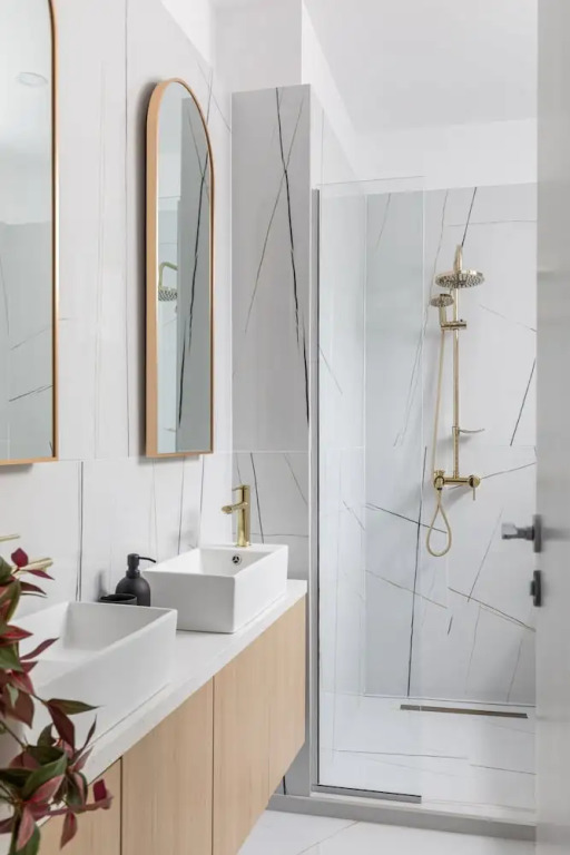 Luxury Piata Romana 2BR Urban Sanctuary by HOLT