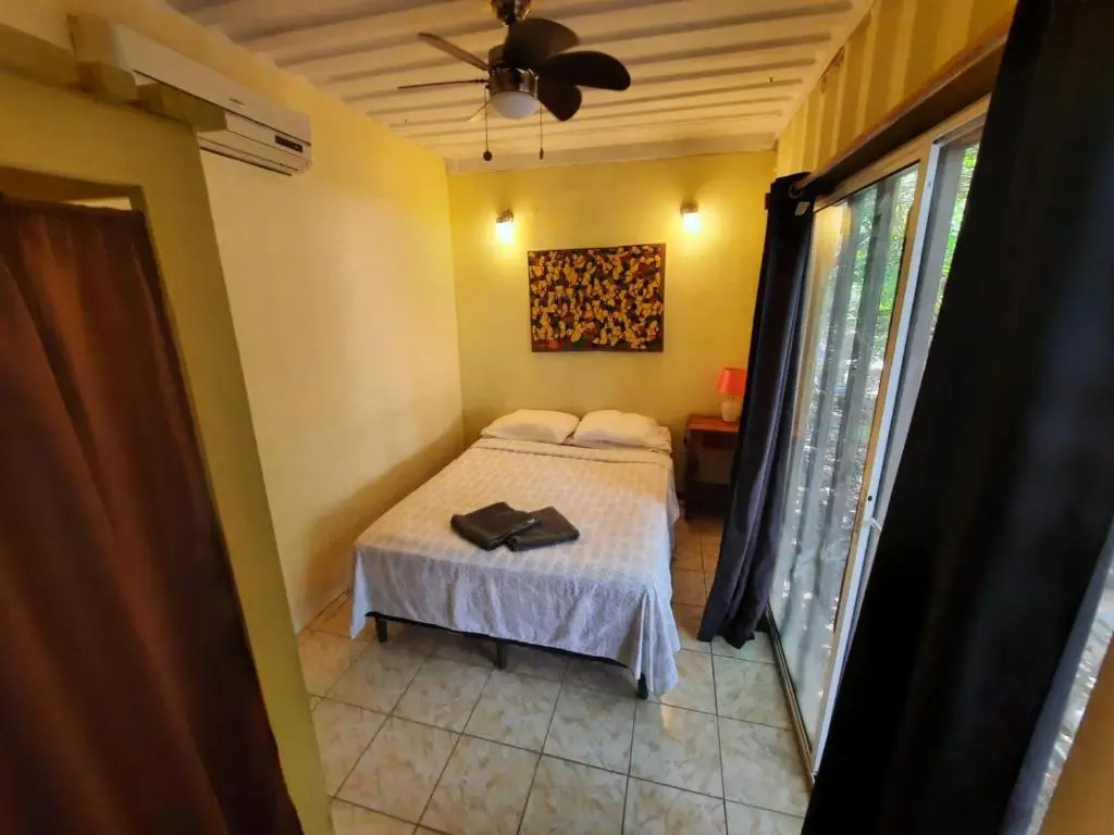 Roatan Backpackers Hostel