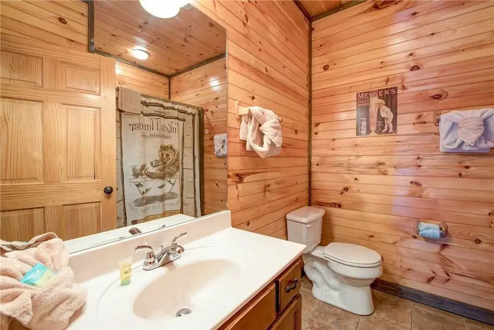 Standing Bear Lodge - Five Bedroom Cabin