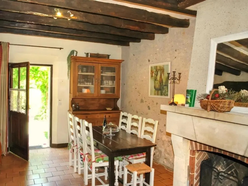 Maison Authentique avec Parc, Cheminée et Équipements Modernes au Cœur de la Vallée de la Loire - FR-1-381-468