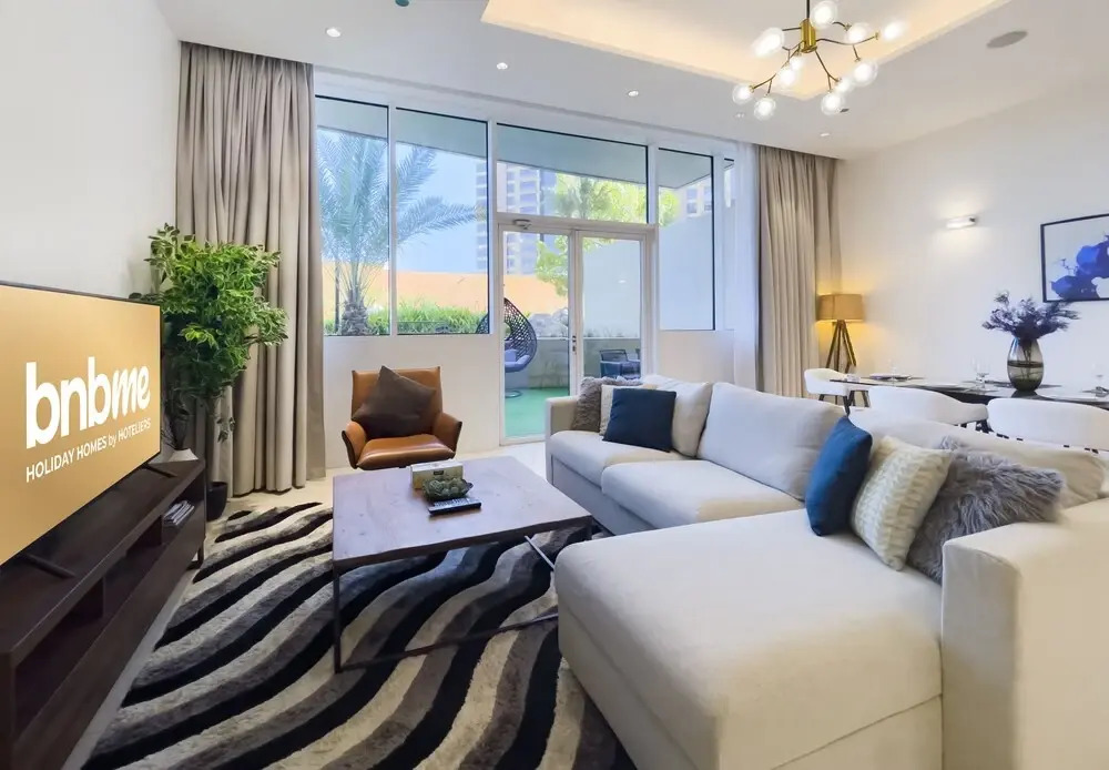 1B-Tiara Aquamarine-G05 by bnbme homes