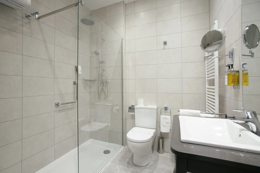 Legazpi Doce Rooms & Suites