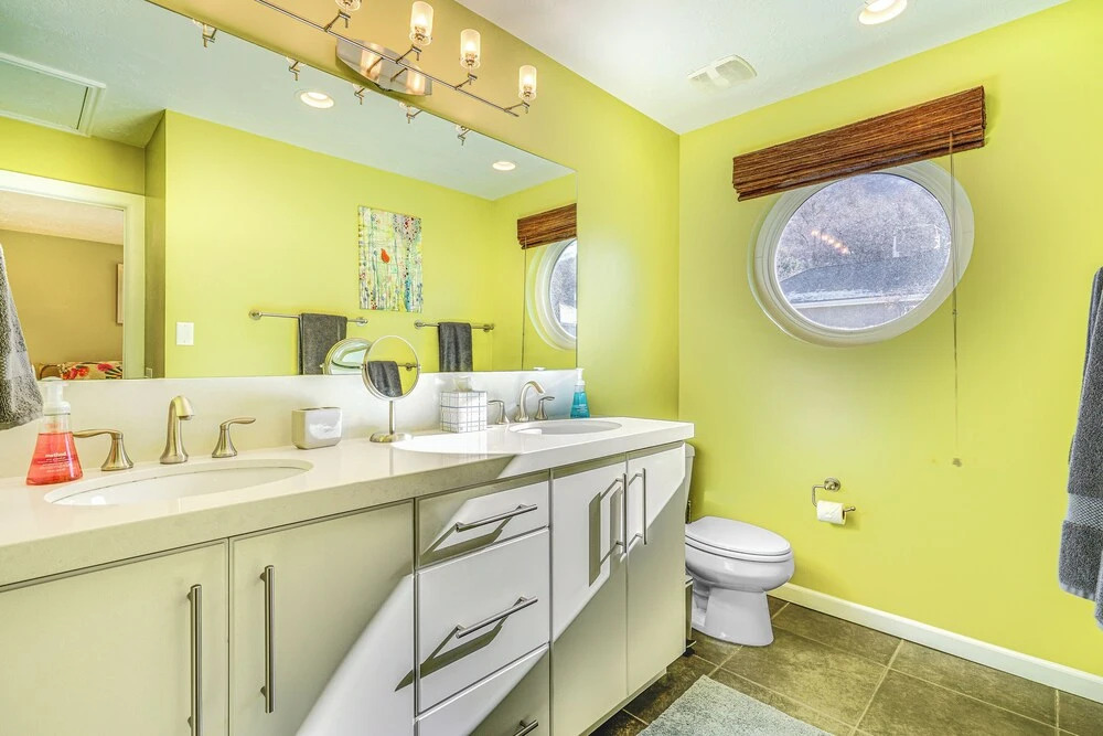 Modern Townhome w/ Hot Tub: 10 Mi to Snowbird!