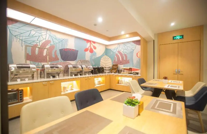 Hanting Hotel Shanghai South Changjiang Road Subway Station