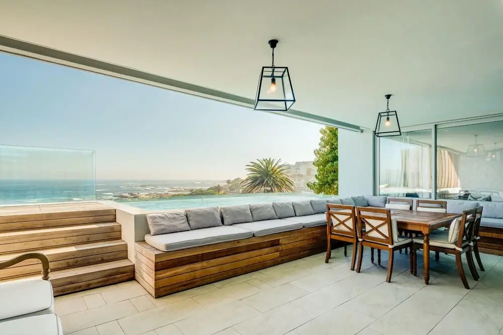 Gorgeous Camps Bay Apartment in Secure Block With Sea Views Caliche