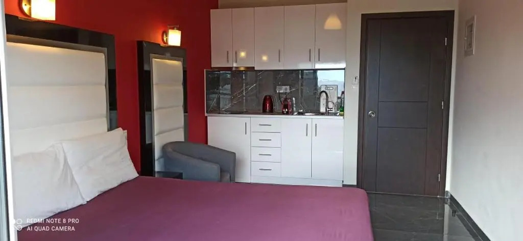 Spiros Rooms