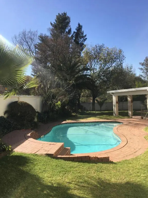Vair's Place Guest House in Sandton Paulshof - Apartment, Lux Suites & Spa