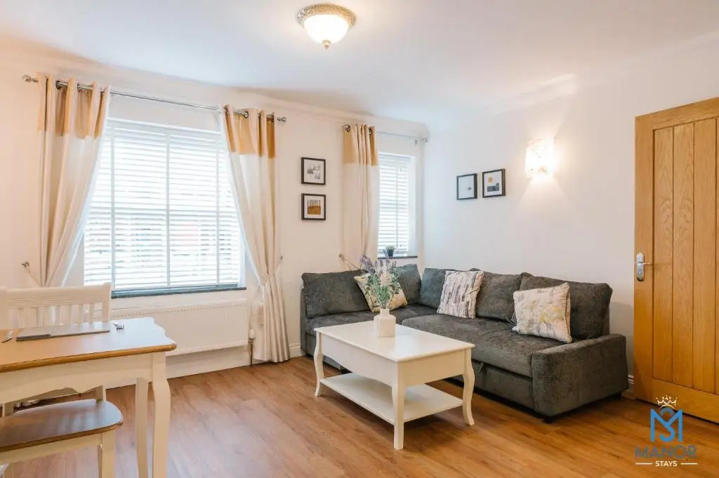 Charming chic Appartment with 24hr Parking